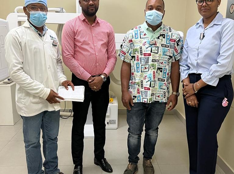 Hospital Provincial Rosa Duarte Entrega Dos&iacute;metros al Departamento de Rayos x