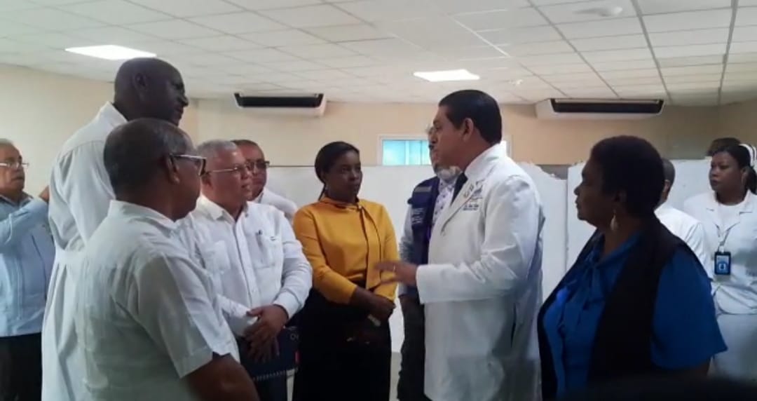 Read more about the article El Ministro de Salud Pública Dr. Daniel Enrique de Jesús Rivera Reyes, visitó el Hospital Provincial Rosa Duarte, en comendador.